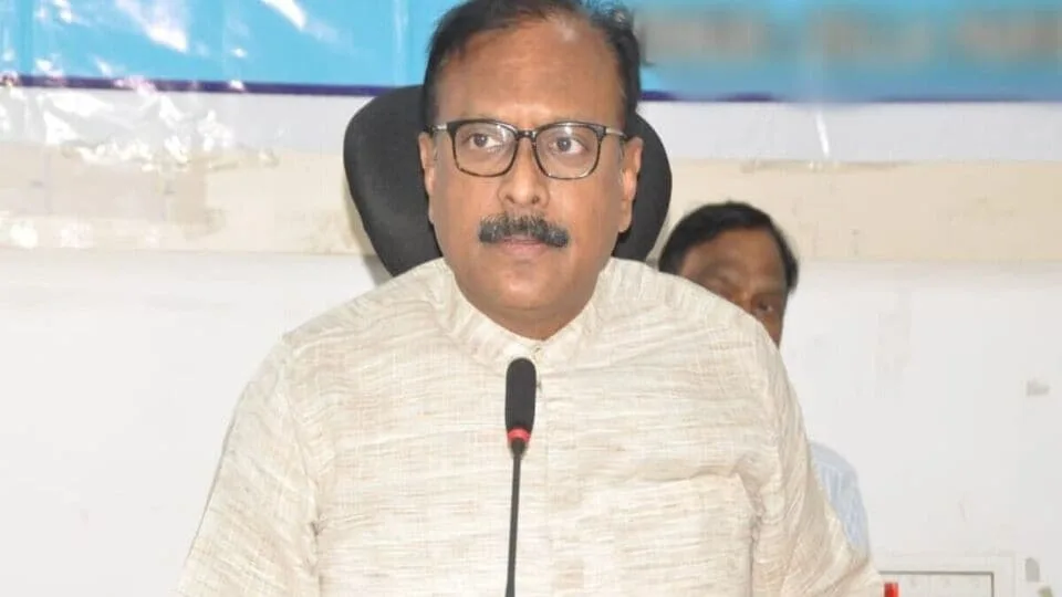 Kurnool MP quits YSRCP, may join TDP TheBetterAndhra