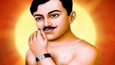 The revolutionary hero, who had trains running in the hearts of the British, was Chandrasekhar Azad.