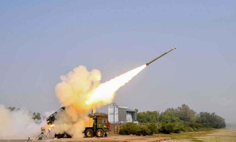 Tensions escalate at the India-Pakistan border: Missile attacks and counterattacks.