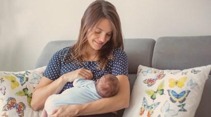 Can a diabetic mother breastfeed her baby?