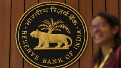 RBI issues new guidelines for pledging gold and silver items!