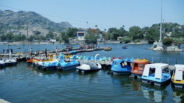 Shall we go to the cool place, Nakki Lake in Mount Abu?