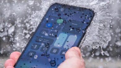 If your phone gets wet in the rain… just don’t do this one thing!
