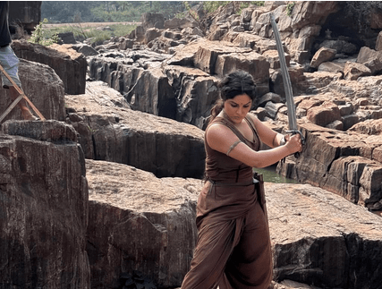 Samyuktha in swayambhu movie
