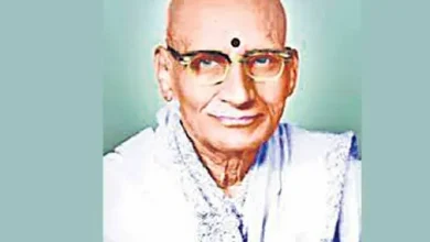 Why did Viswanatha Satyanarayana write the novel Veyi Padagalu?