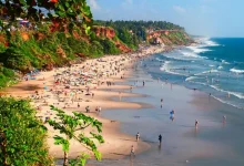 Blue sea.. towering cliffs.. plan a trip to Varkala.