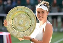 Linda Noskova Wimbledon 2026 Champion lifting the Venus Rosewater Dish