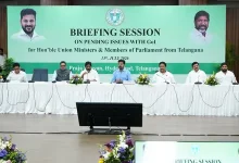 Telangana CM urge MPs to take up pending projects with Centre