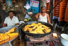 Are you eating street food? If the oil changes color, diseases are guaranteed.