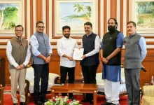 Devendra Fadnavis and Revanth Reddy discuss Telangana’s proposed 152-metre Thummidihetty barrage.