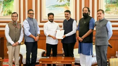 Devendra Fadnavis and Revanth Reddy discuss Telangana’s proposed 152-metre Thummidihetty barrage.